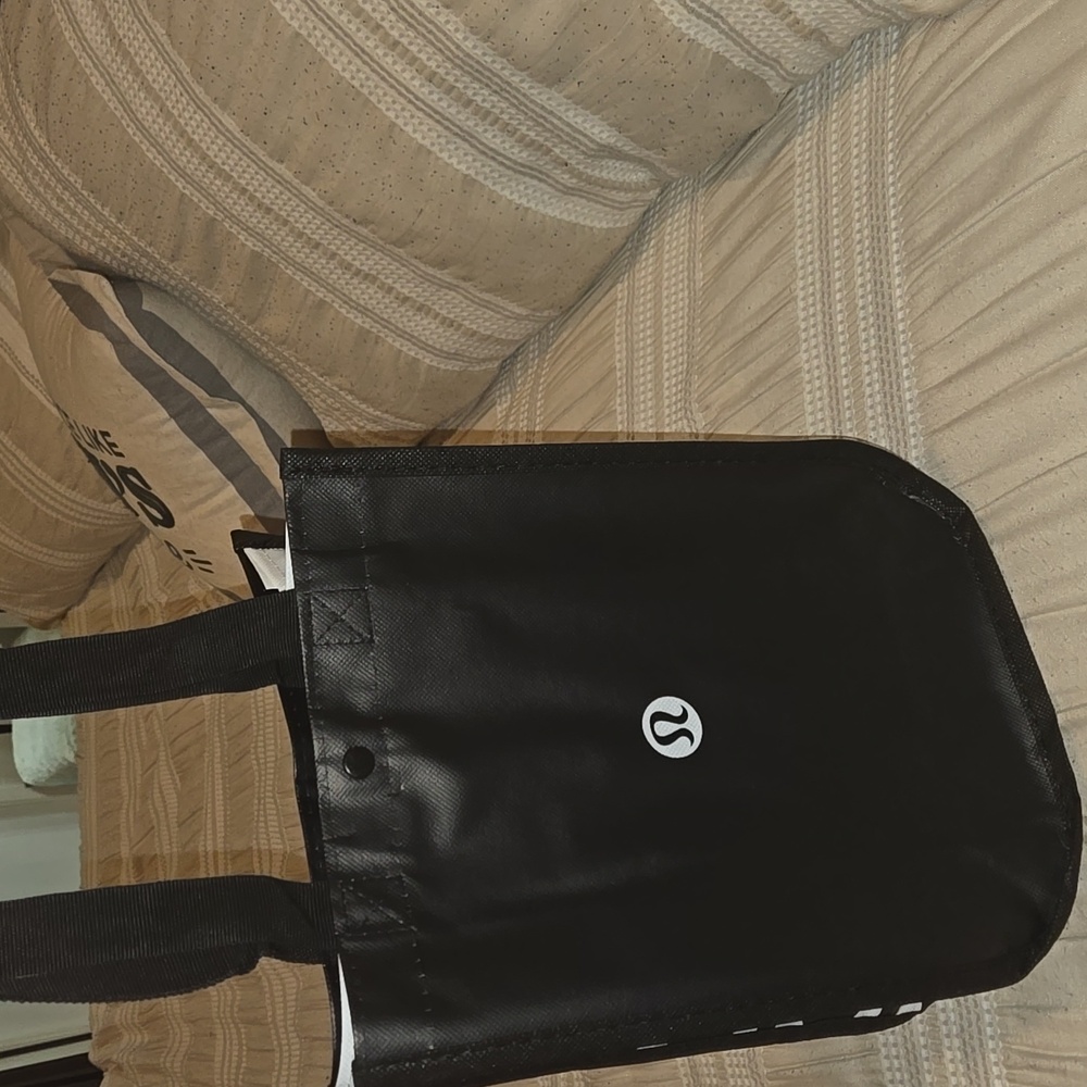 Two Lululemon carry bag - Picture 8 of 8